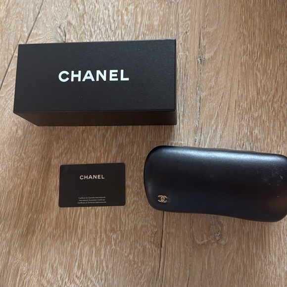 Chanel Square Black Sunglasses with Gold Chain Detail - Picture 4 of 9